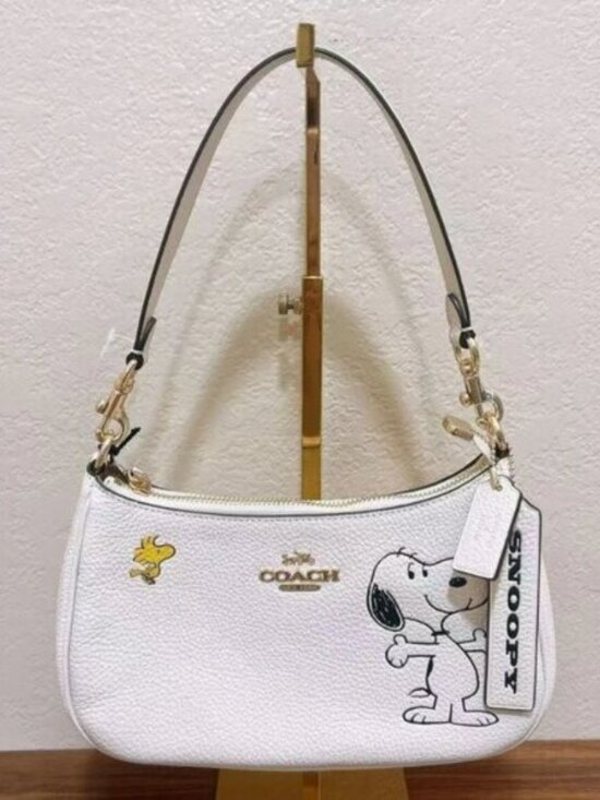 Coach X Peanuts Teri Shoulder Bag With Snoopy - Picture 4 of 8